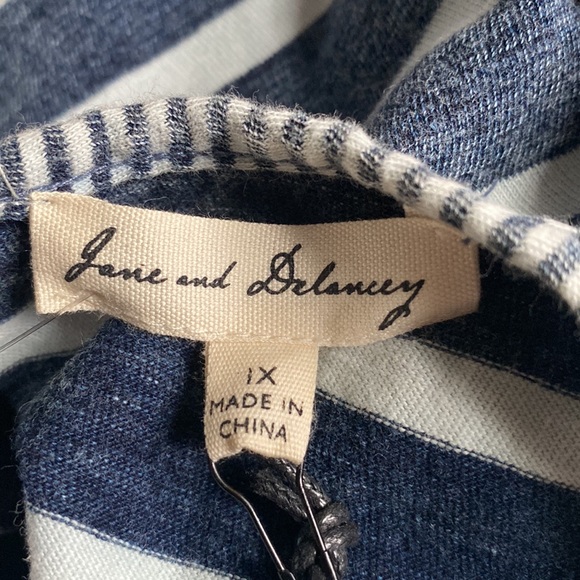 Jane and Delancey - Picture 3 of 5